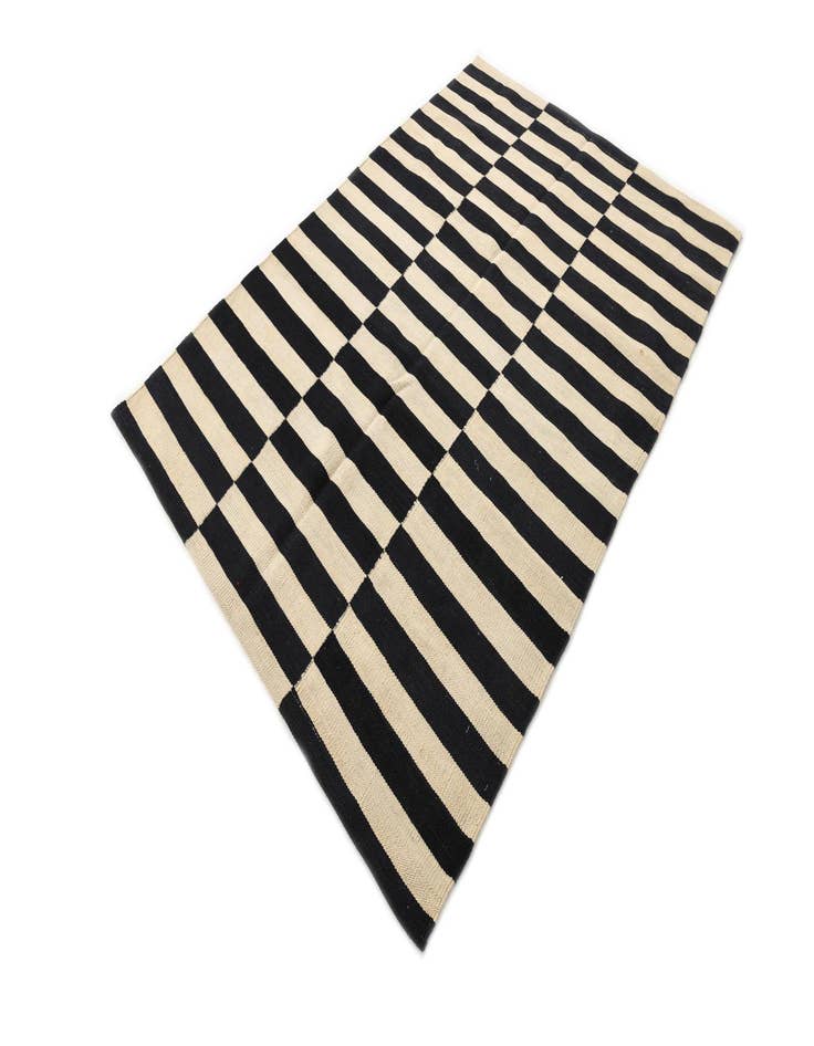 Detail image of 4' 2 x 6'  Hand Woven Kilim Modern Wool Rug