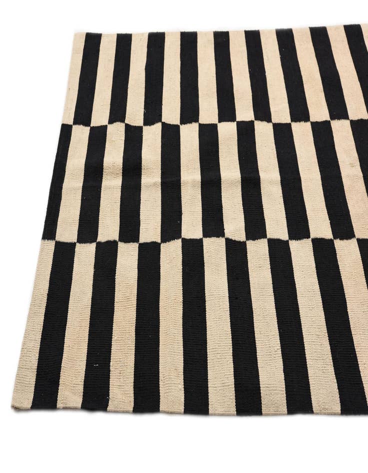 Detail image of 4' 3 x 6'  Hand Woven Kilim Modern Wool Rug