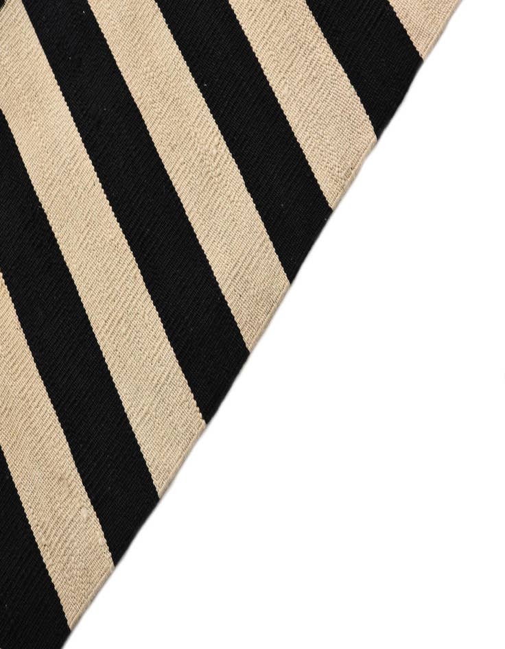 Detail image of 4' 3 x 6'  Hand Woven Kilim Modern Wool Rug