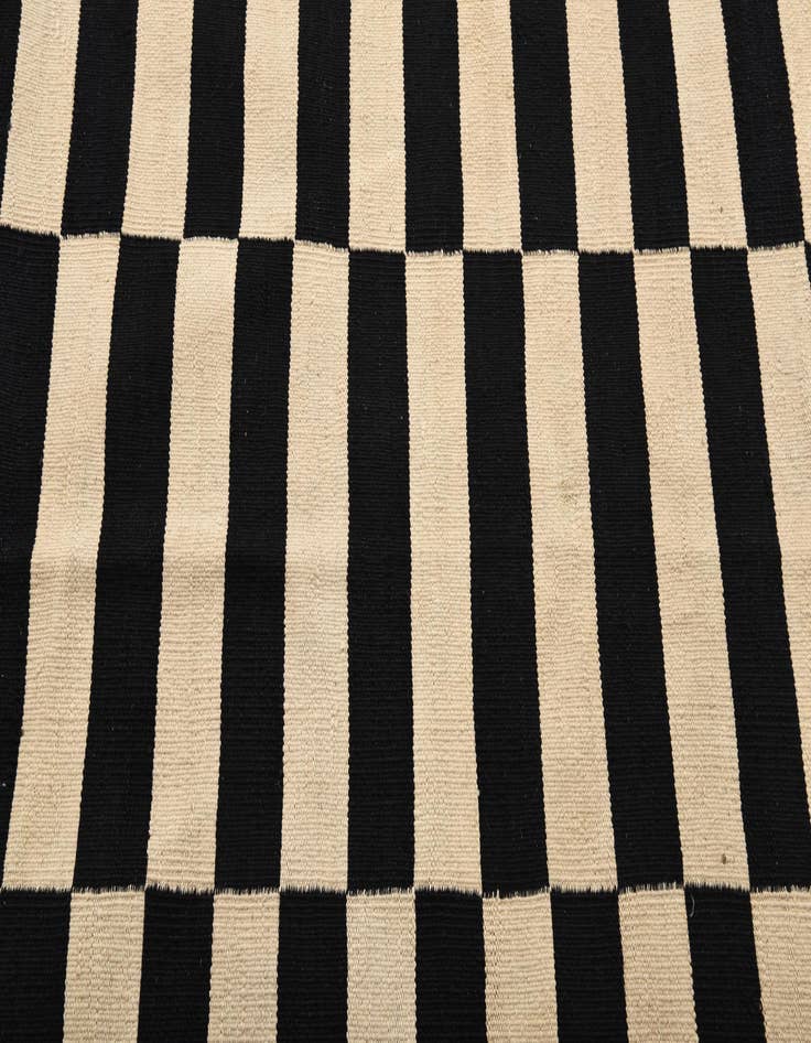 Detail image of 4' 3 x 6'  Hand Woven Kilim Modern Wool Rug