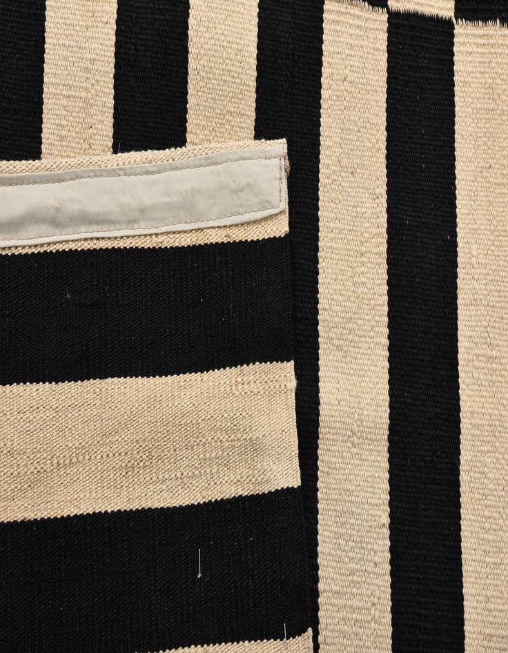 Detail image of 4' 3 x 6'  Hand Woven Kilim Modern Wool Rug