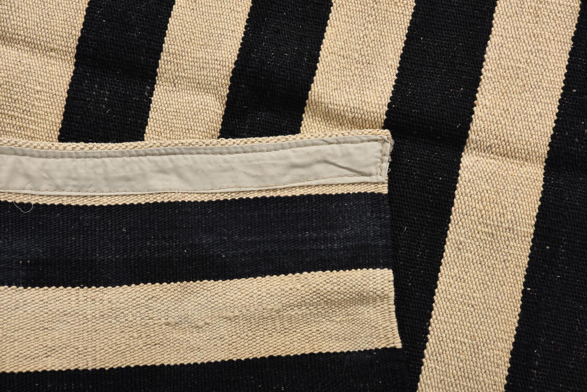 4' x 5' 9 Hand Woven Kilim Modern Wool Rug