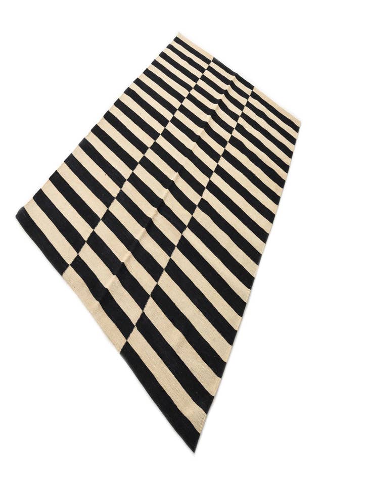 Detail image of 4' 3 x 6'  Hand Woven Kilim Modern Wool Rug