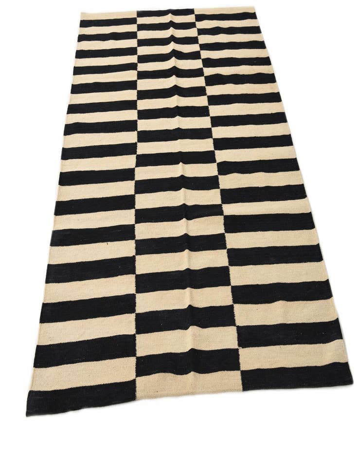 Detail image of 4' 3 x 6'  Hand Woven Kilim Modern Wool Rug