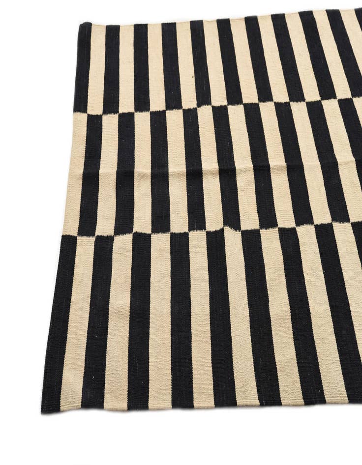 Detail image of 4' 3 x 6'  Hand Woven Kilim Modern Wool Rug