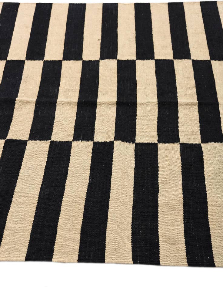 Detail image of 4' 3 x 6'  Hand Woven Kilim Modern Wool Rug