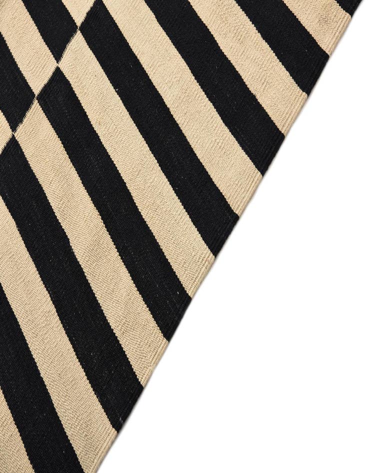 Detail image of 4' 3 x 6'  Hand Woven Kilim Modern Wool Rug