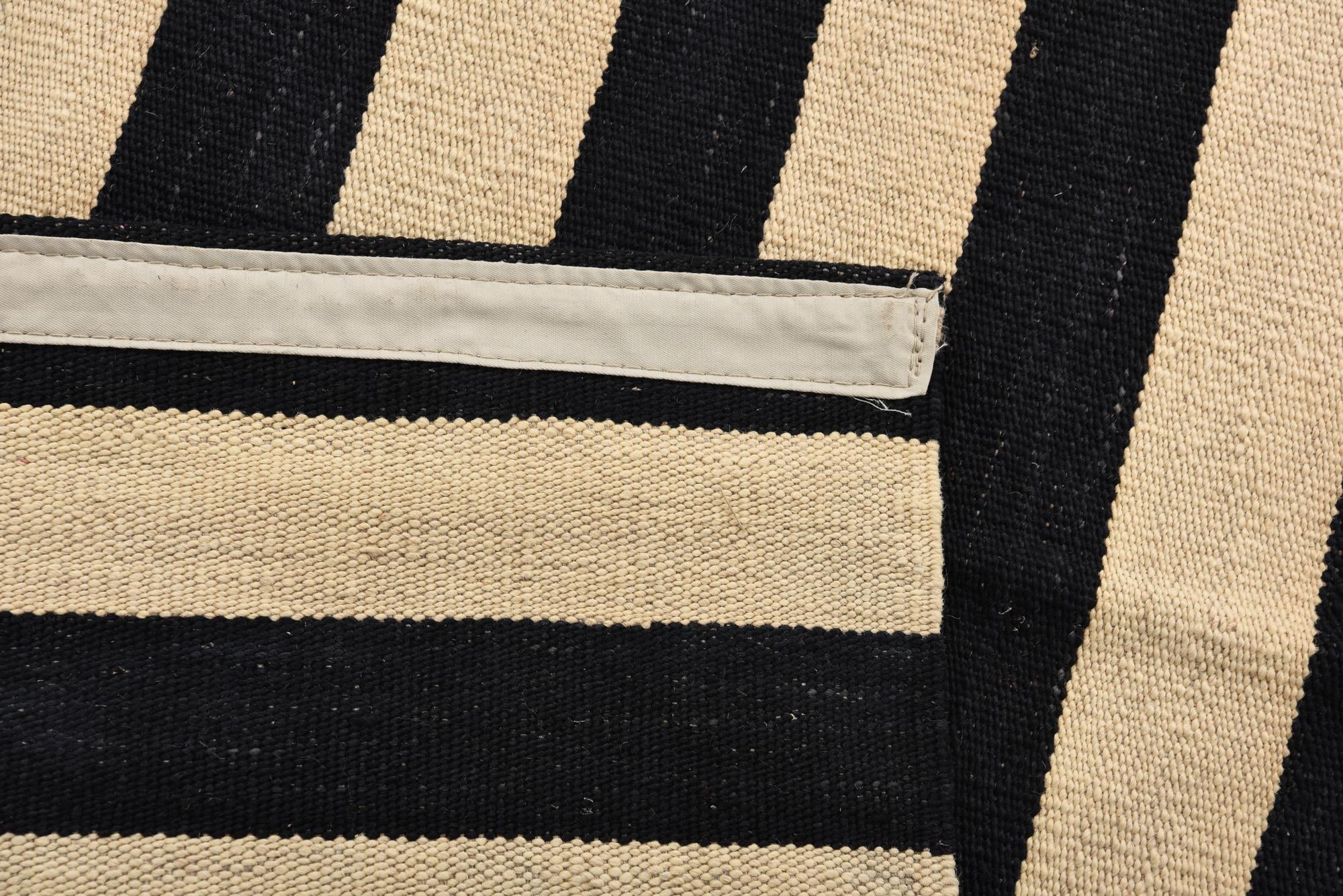 4' 3 x 6' Hand Woven Kilim Modern Wool Rug