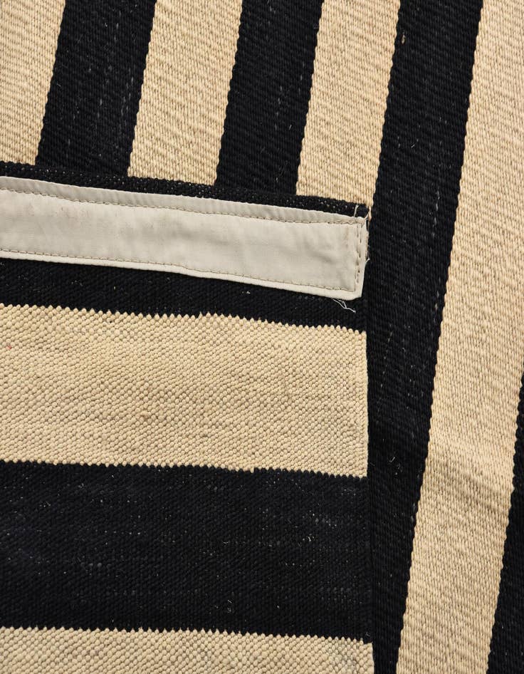 Detail image of 4' 3 x 6'  Hand Woven Kilim Modern Wool Rug