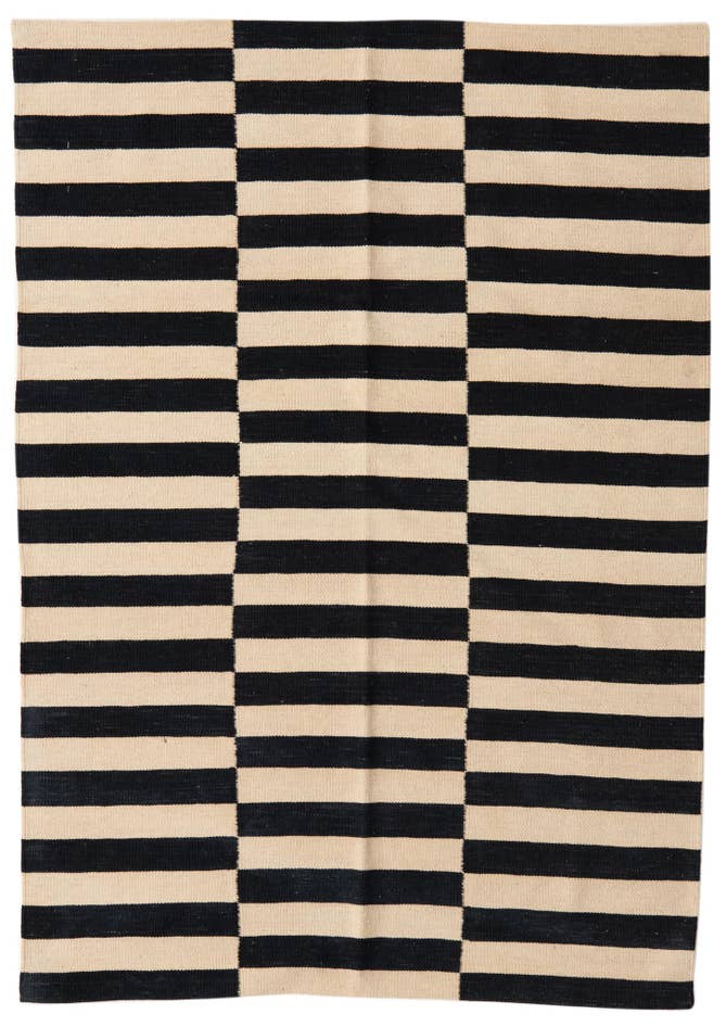 Detail image of 4' 3 x 6' Hand Woven Kilim Modern Wool Rug