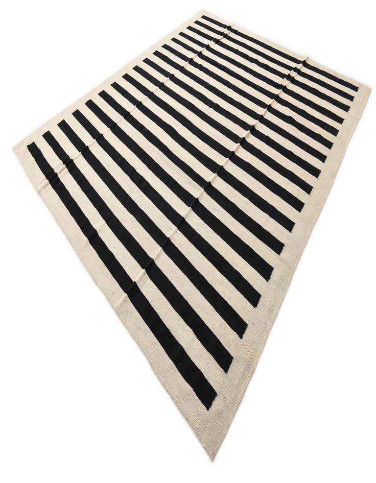 Detail image of 8' 2 x 9' 8  Hand Woven Kilim Modern Wool Rug