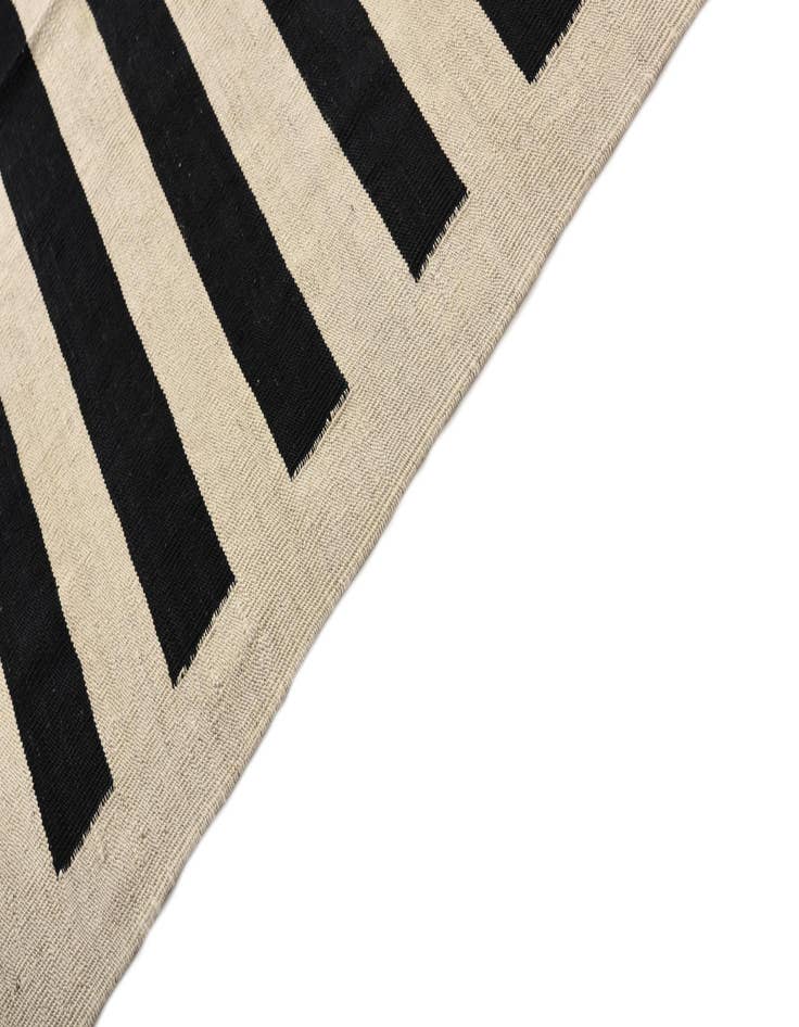 Detail image of 8' 2 x 9' 8  Hand Woven Kilim Modern Wool Rug