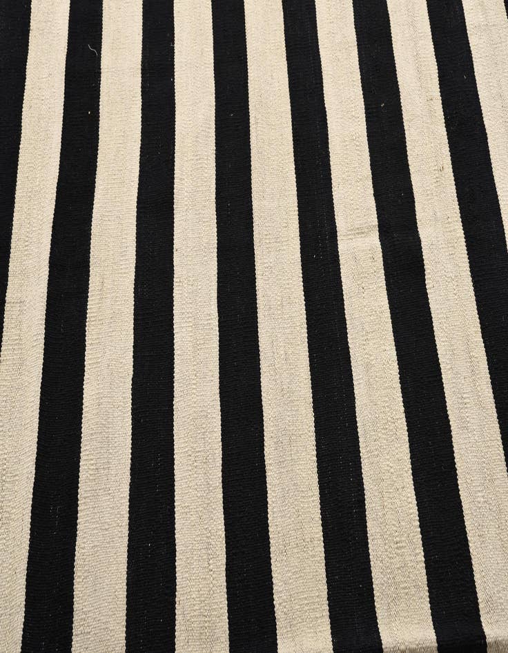 Detail image of 8' 2 x 9' 8  Hand Woven Kilim Modern Wool Rug