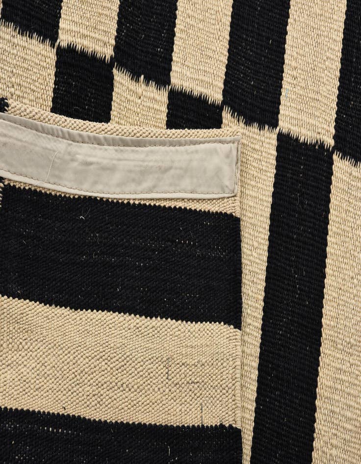 Detail image of 2' 7 x 4'  Hand Woven Kilim Modern Wool Rug