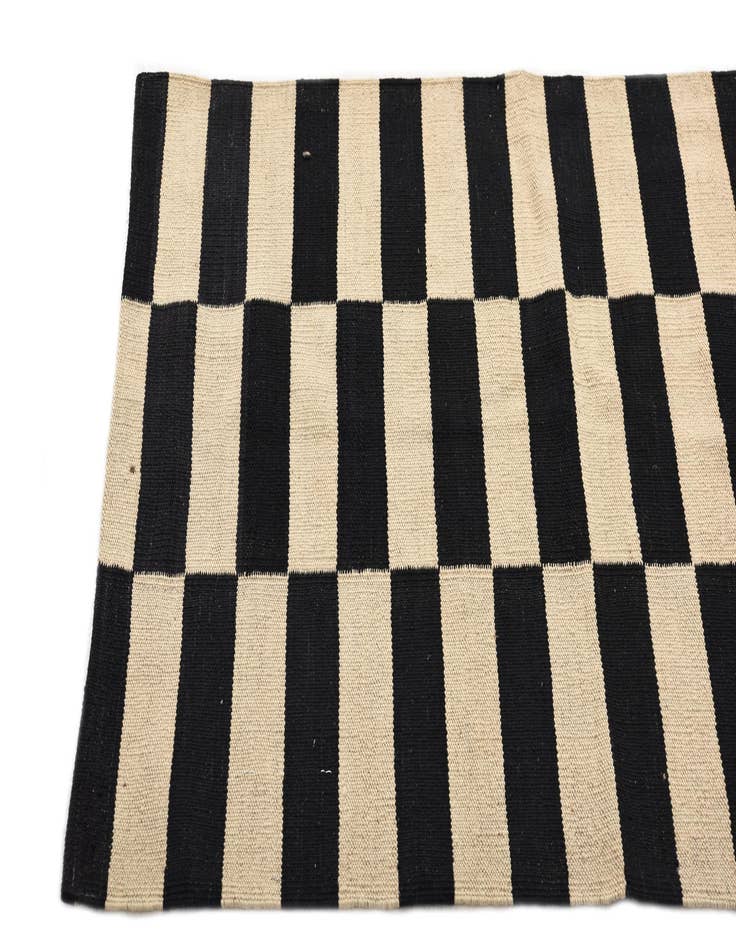 Detail image of 2' 7 x 3' 10  Hand Woven Kilim Modern Wool Rug