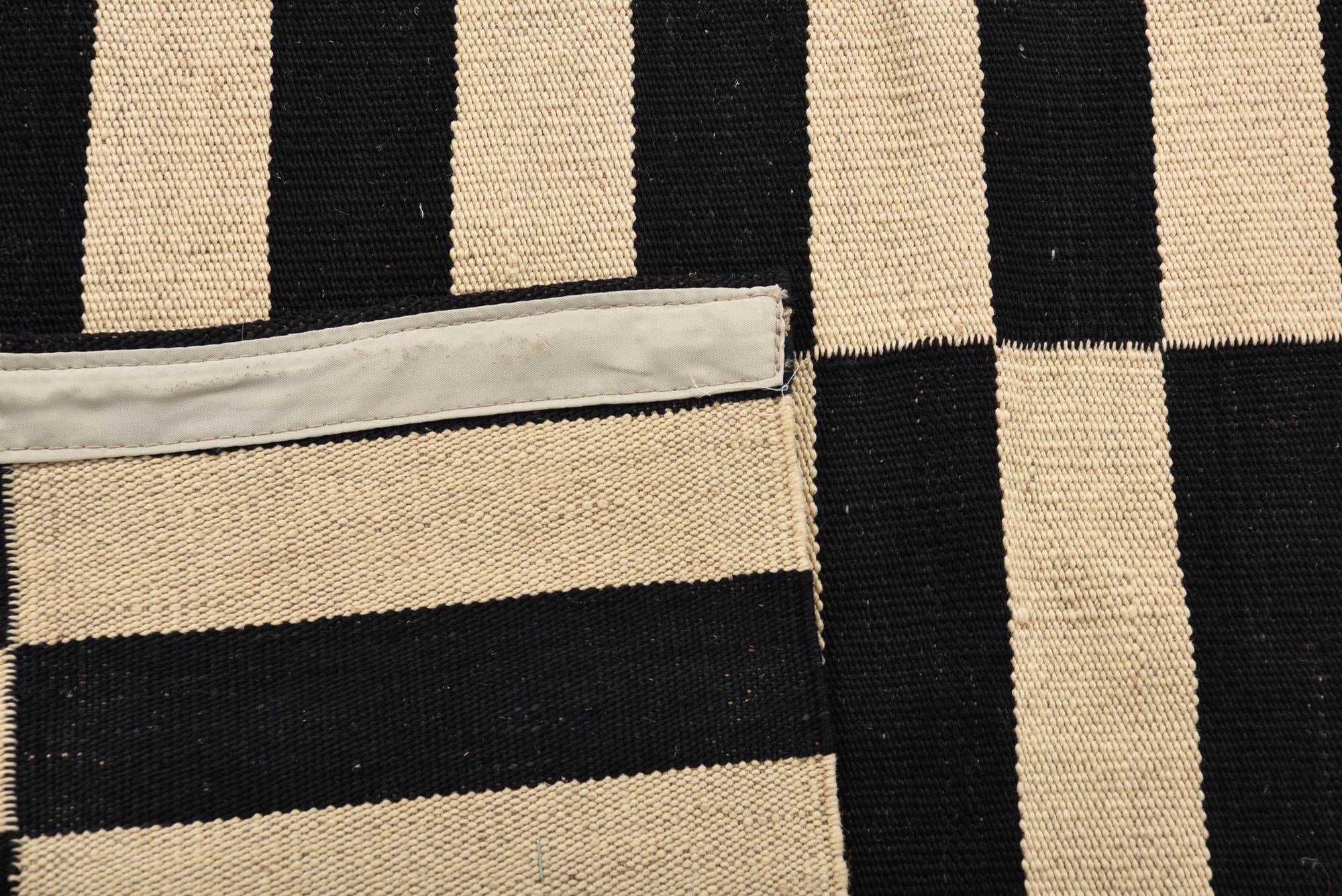 2' 7 x 3' 10 Hand Woven Kilim Modern Wool Rug