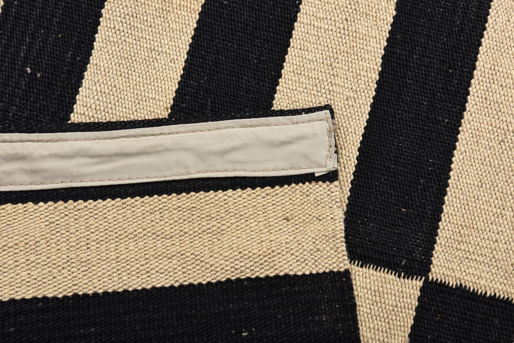 2' 7 x 3' 10 Hand Woven Kilim Modern Wool Rug
