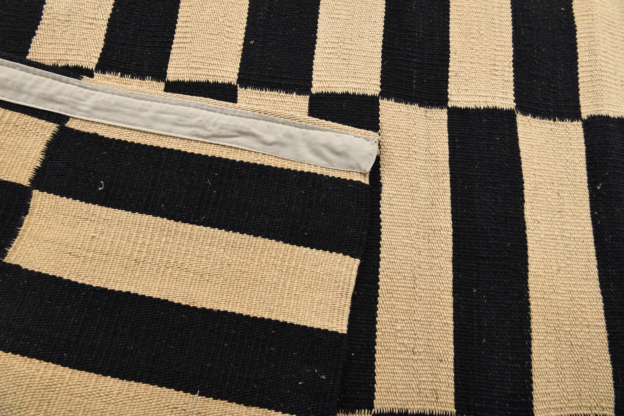 2' 8 x 3' 10 Hand Woven Kilim Modern Wool Rug