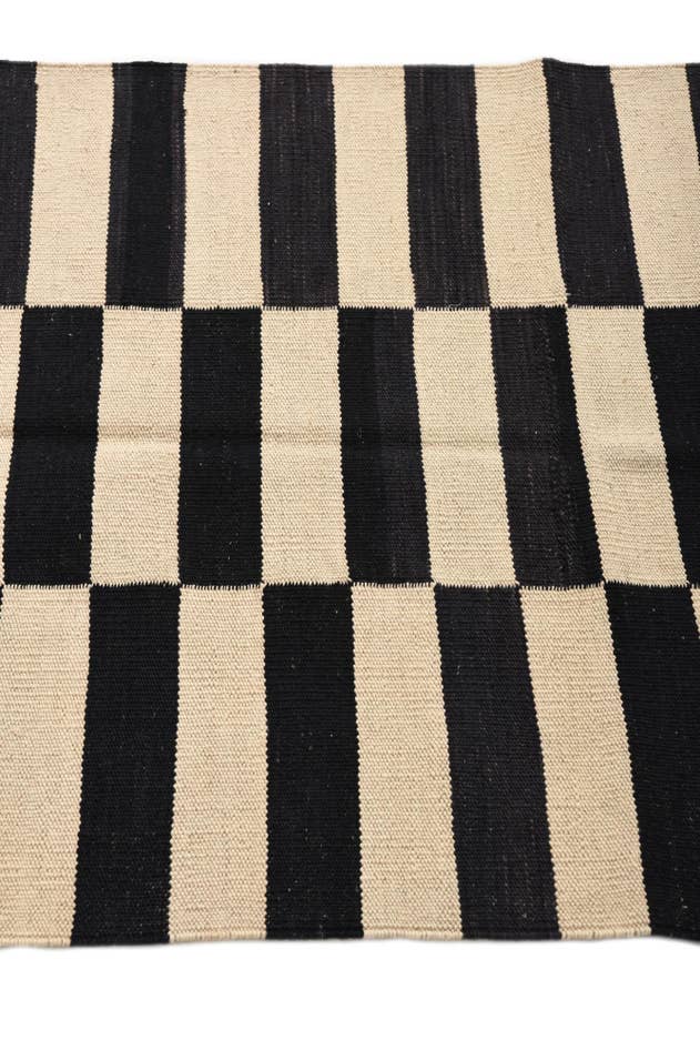 Detail image of 2' 7 x 3' 10 Hand Woven Kilim Modern Wool Rug
