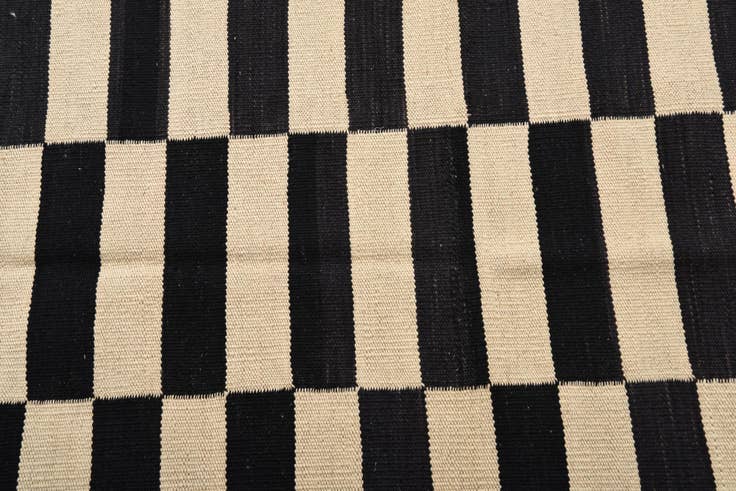 Detail image of 2' 7 x 3' 10 Hand Woven Kilim Modern Wool Rug