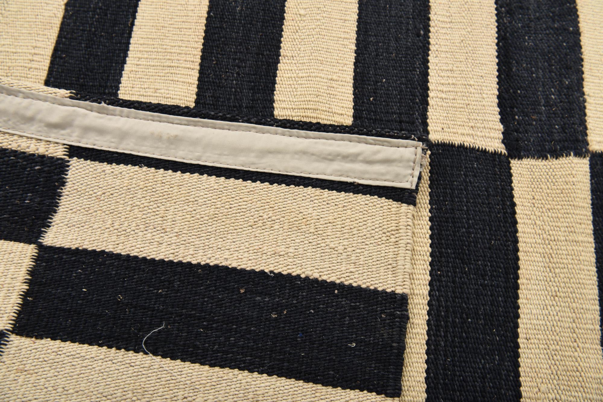 2' 7 x 3' 11 Hand Woven Kilim Modern Wool Rug