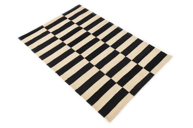 Detail image of 2' 7 x 3' 11 Hand Woven Kilim Modern Wool Rug