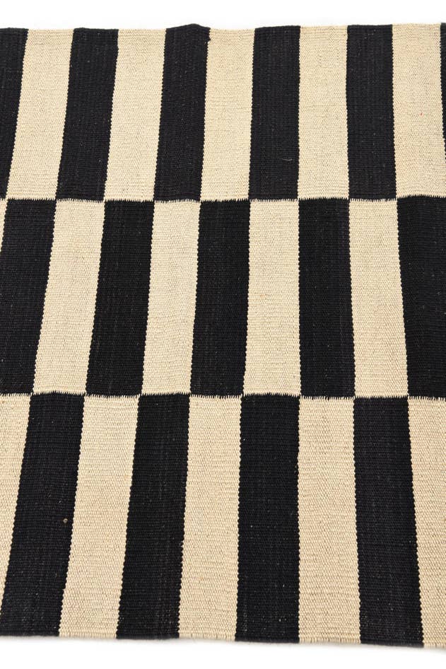 Detail image of 2' 7 x 3' 11 Hand Woven Kilim Modern Wool Rug
