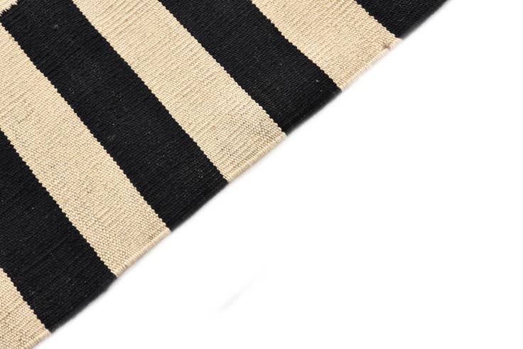 Detail image of 2' 8 x 4' Hand Woven Kilim Modern Wool Rug