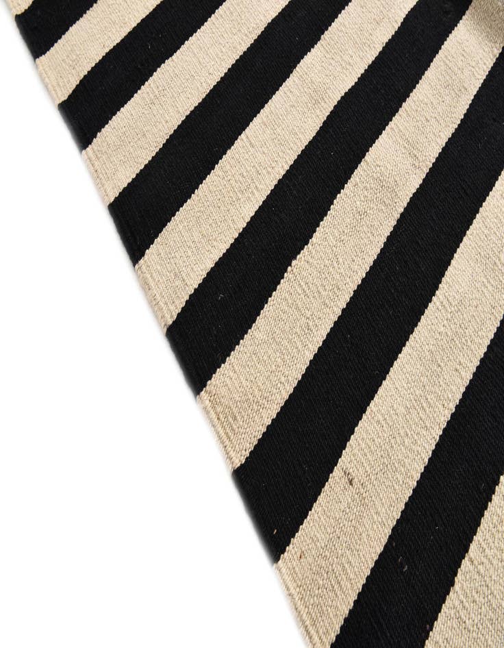 Detail image of 8' 3 x 9' 10 Hand Woven Kilim Modern Wool Rug