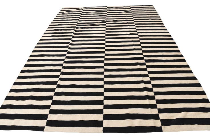 Detail image of 8' 2 x 11' 2 Hand Woven Kilim Modern Wool Rug