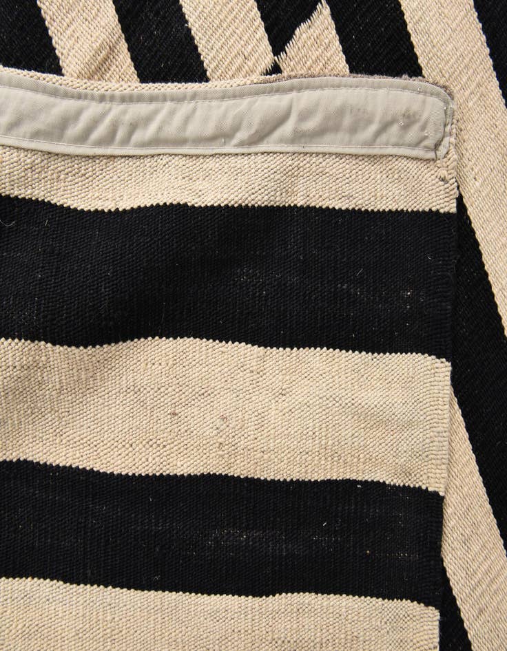 Detail image of 8' 2 x 11' 2  Hand Woven Kilim Modern Wool Rug