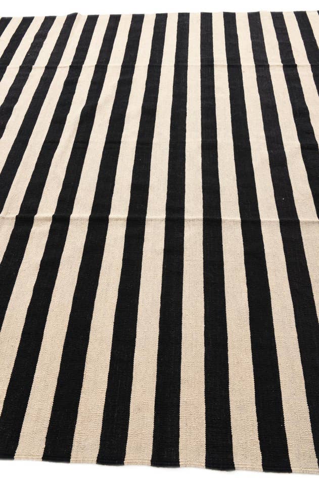 Detail image of 8' 6 x 9' 8 Hand Woven Kilim Modern Wool Rug