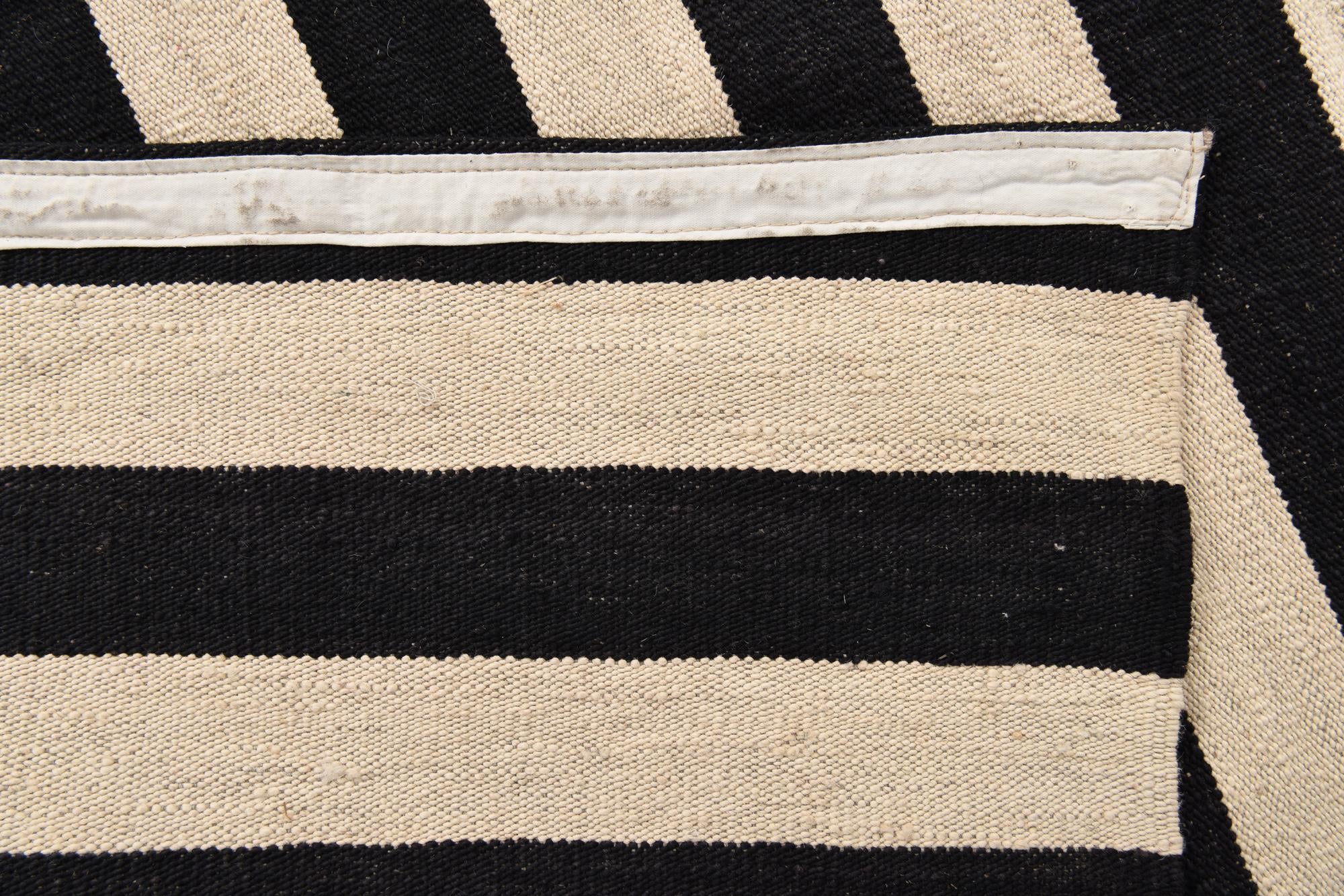 8' 6 x 9' 8 Hand Woven Kilim Modern Wool Rug