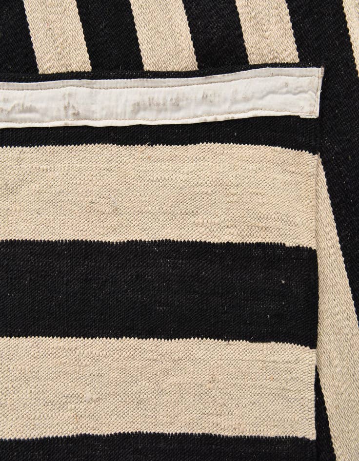 Detail image of 8' 6 x 9' 8  Hand Woven Kilim Modern Wool Rug