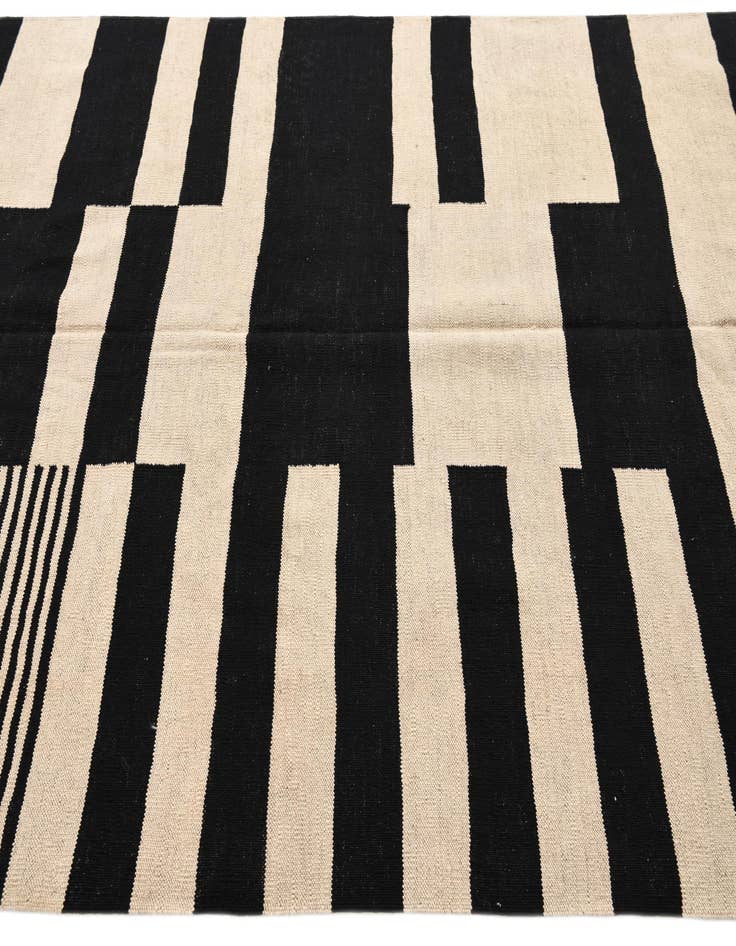 Detail image of 5' 8 x 7' 9  Hand Woven Kilim Modern Wool Rug