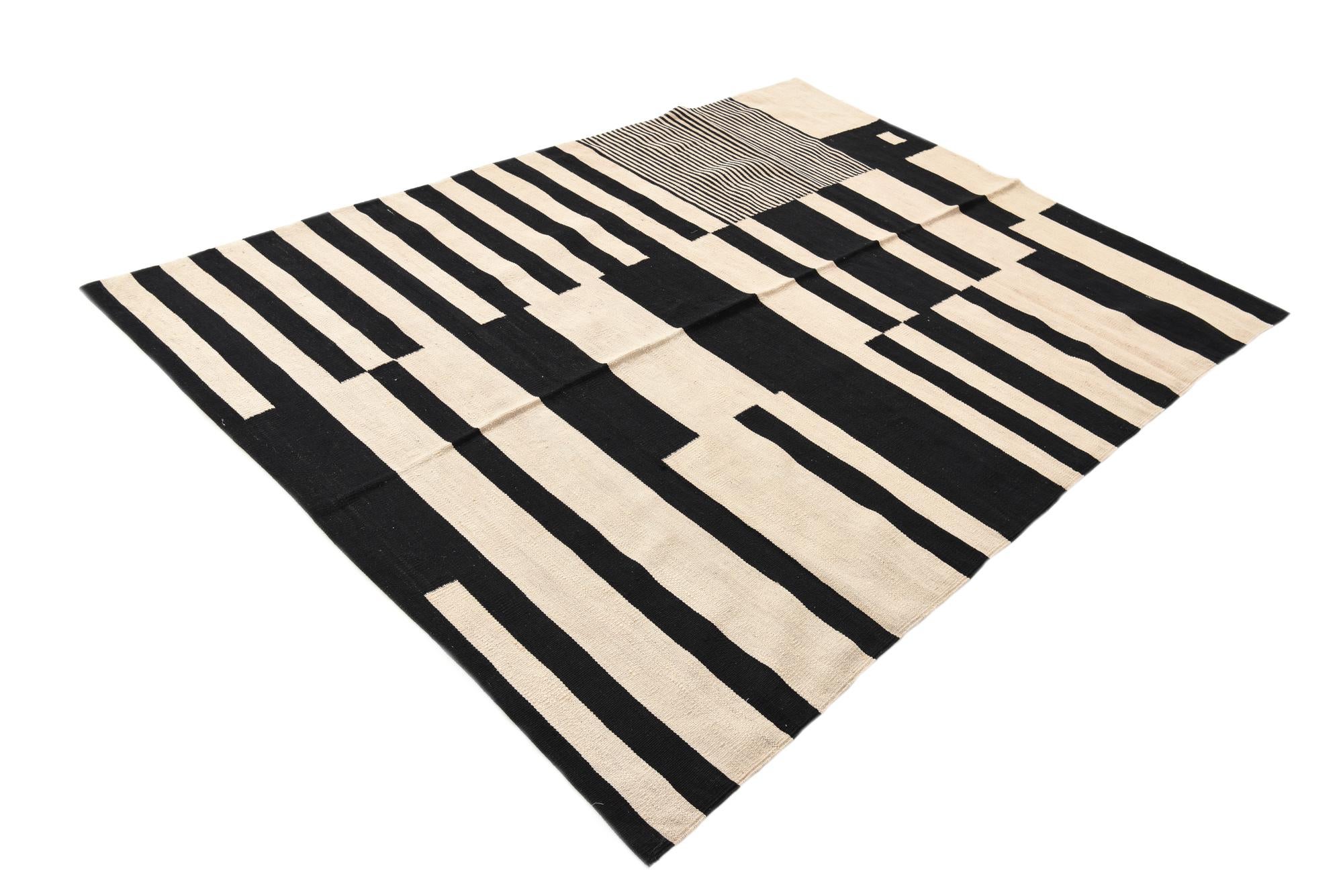 5' 7 x 7' 9 Hand Woven Kilim Modern Wool Rug