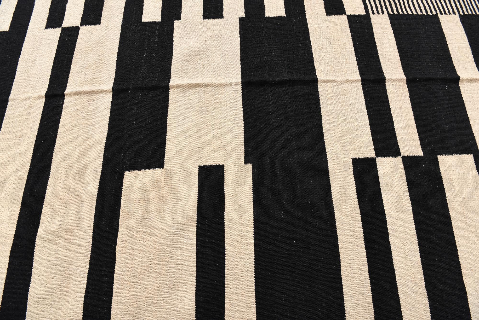5' 7 x 7' 9 Hand Woven Kilim Modern Wool Rug
