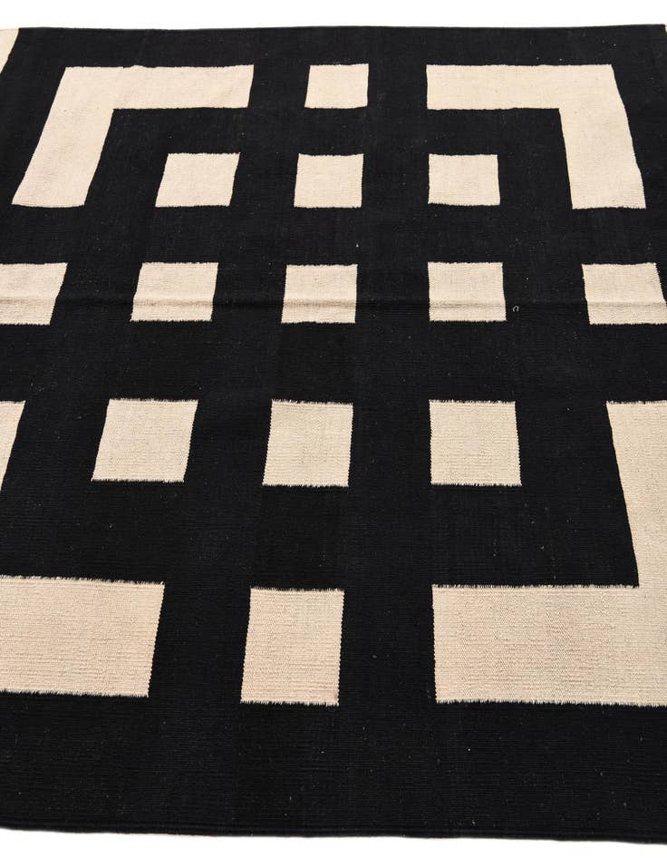 Detail image of 5' 9 x 7' 9  Hand Woven Kilim Modern Wool Rug