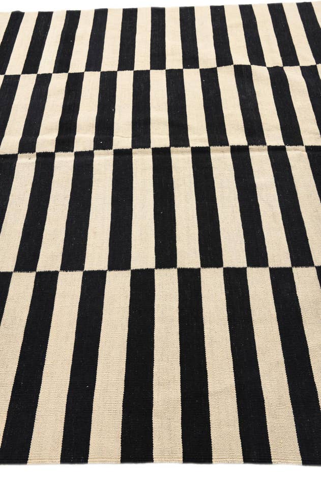 Detail image of 6' 8 x 9' 9 Hand Woven Kilim Modern Wool Rug