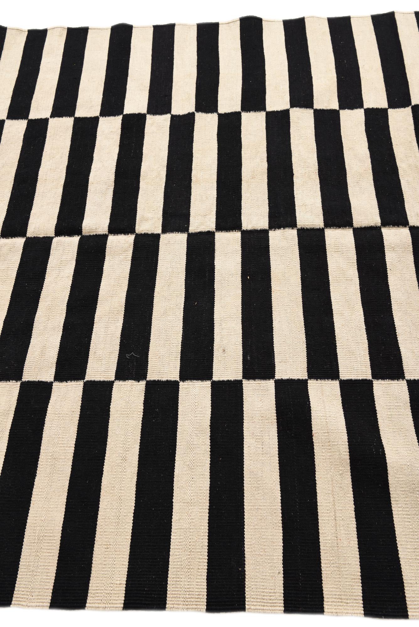 5' 2 x 6' 7 Hand Woven Kilim Modern Wool Rug