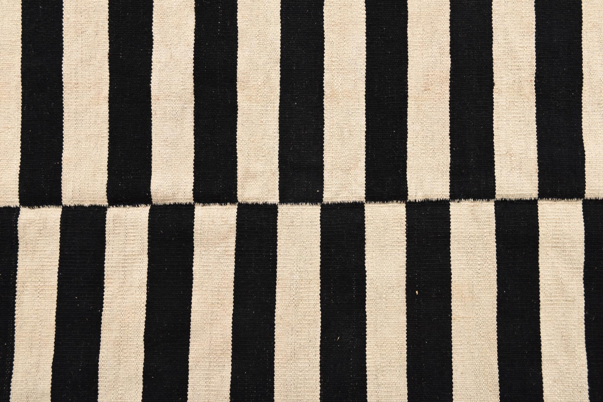 5' 2 x 6' 7 Hand Woven Kilim Modern Wool Rug