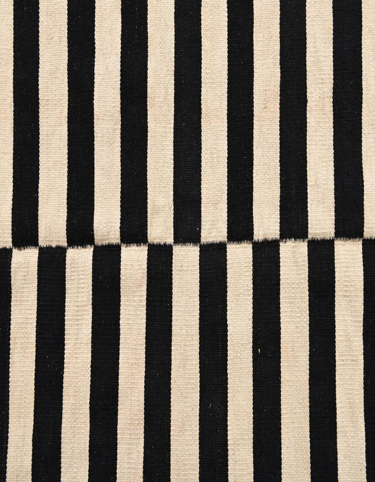 Detail image of 5' 2 x 6' 7  Hand Woven Kilim Modern Wool Rug