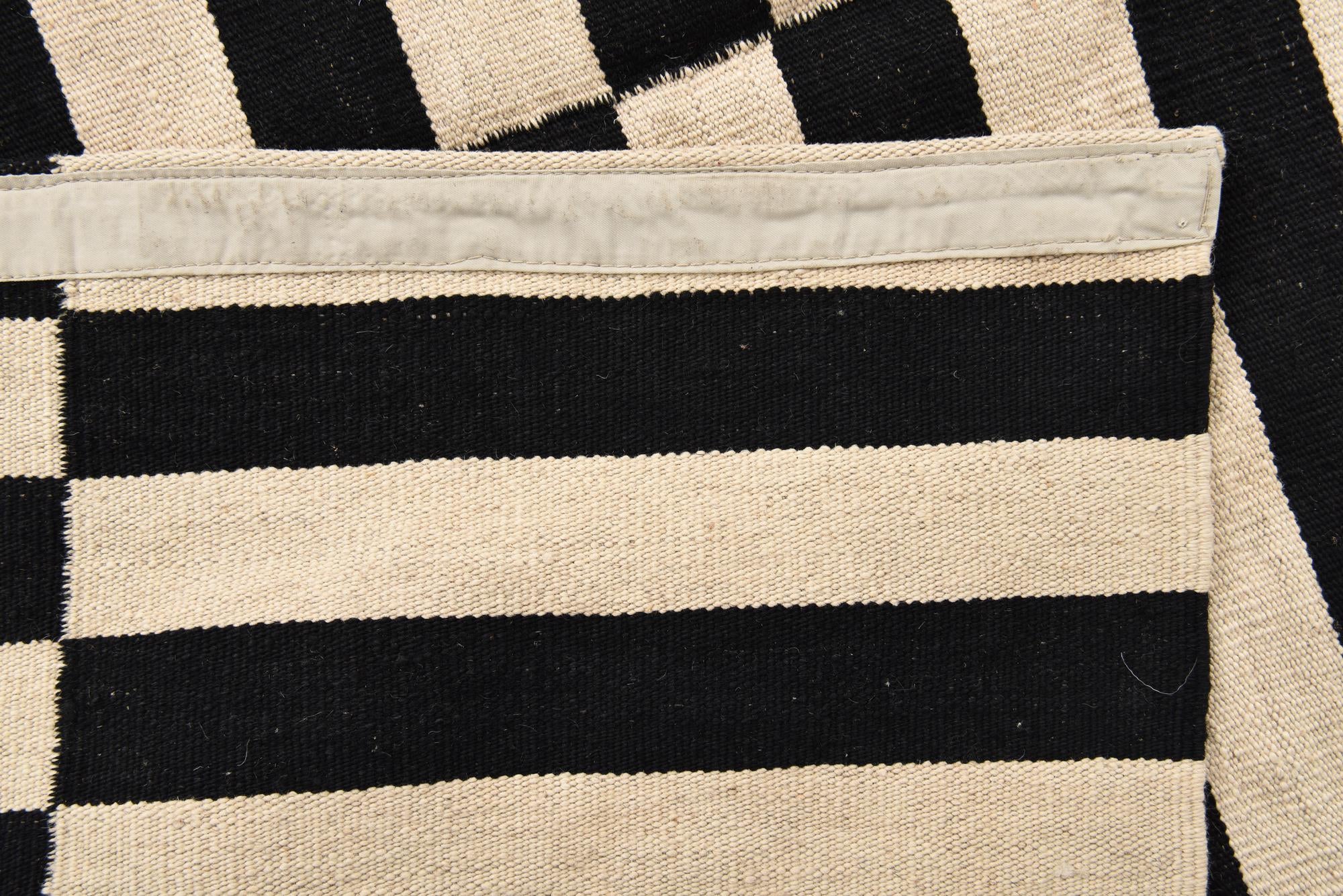 5' 2 x 6' 7 Hand Woven Kilim Modern Wool Rug
