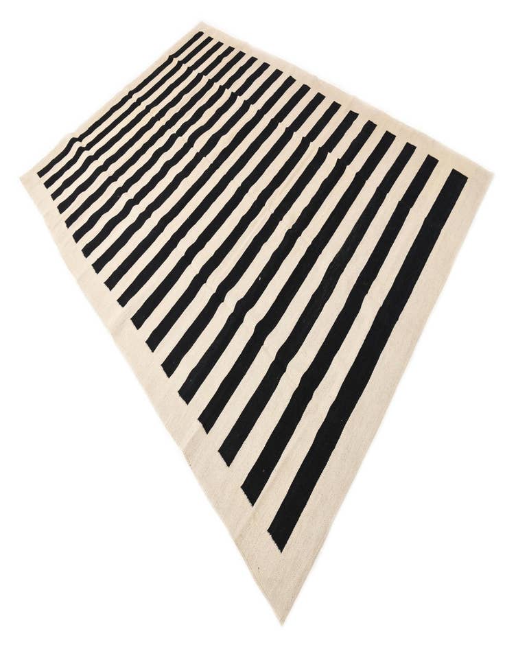 Detail image of 6' 8 x 9' 8 Hand Woven Kilim Modern Wool Rug