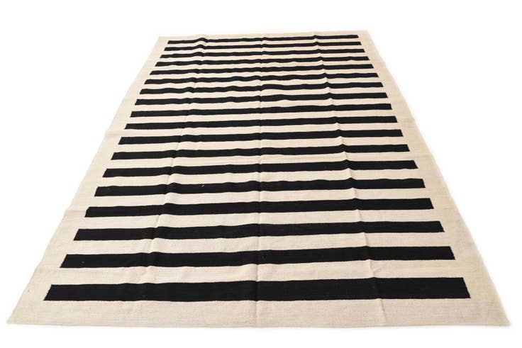 Detail image of 6' 8 x 9' 8 Hand Woven Kilim Modern Wool Rug