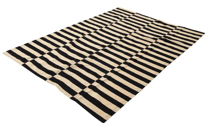 Detail image of 5' 5 x 7' 8 Hand Woven Kilim Modern Wool Rug