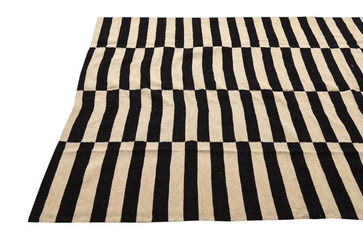 Detail image of 5' 5 x 7' 8 Hand Woven Kilim Modern Wool Rug
