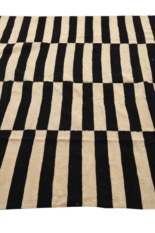 Detail image of 5' 5 x 7' 8 Hand Woven Kilim Modern Wool Rug