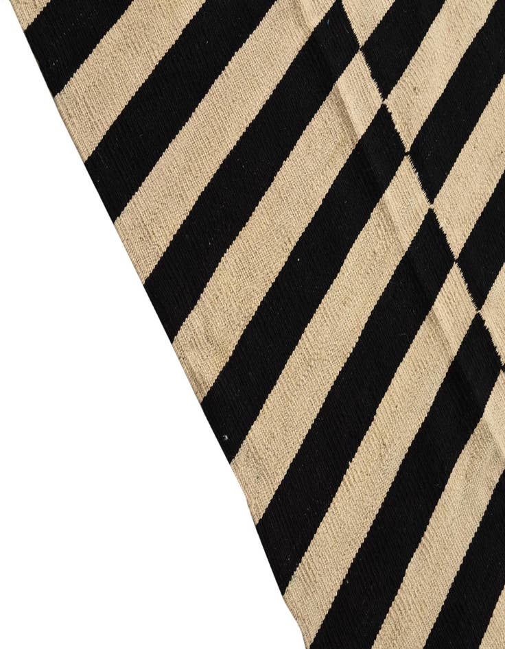 Detail image of 5' 5 x 7' 8  Hand Woven Kilim Modern Wool Rug