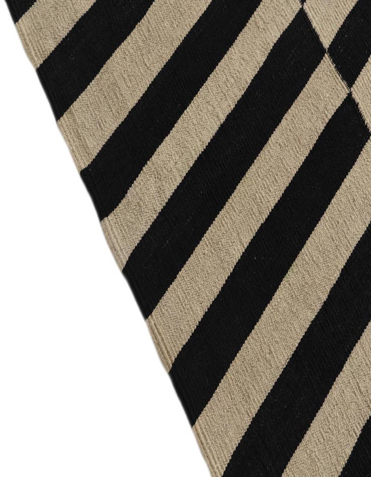 Detail image of 5' 9 x 7' 8  Hand Woven Kilim Modern Wool Rug